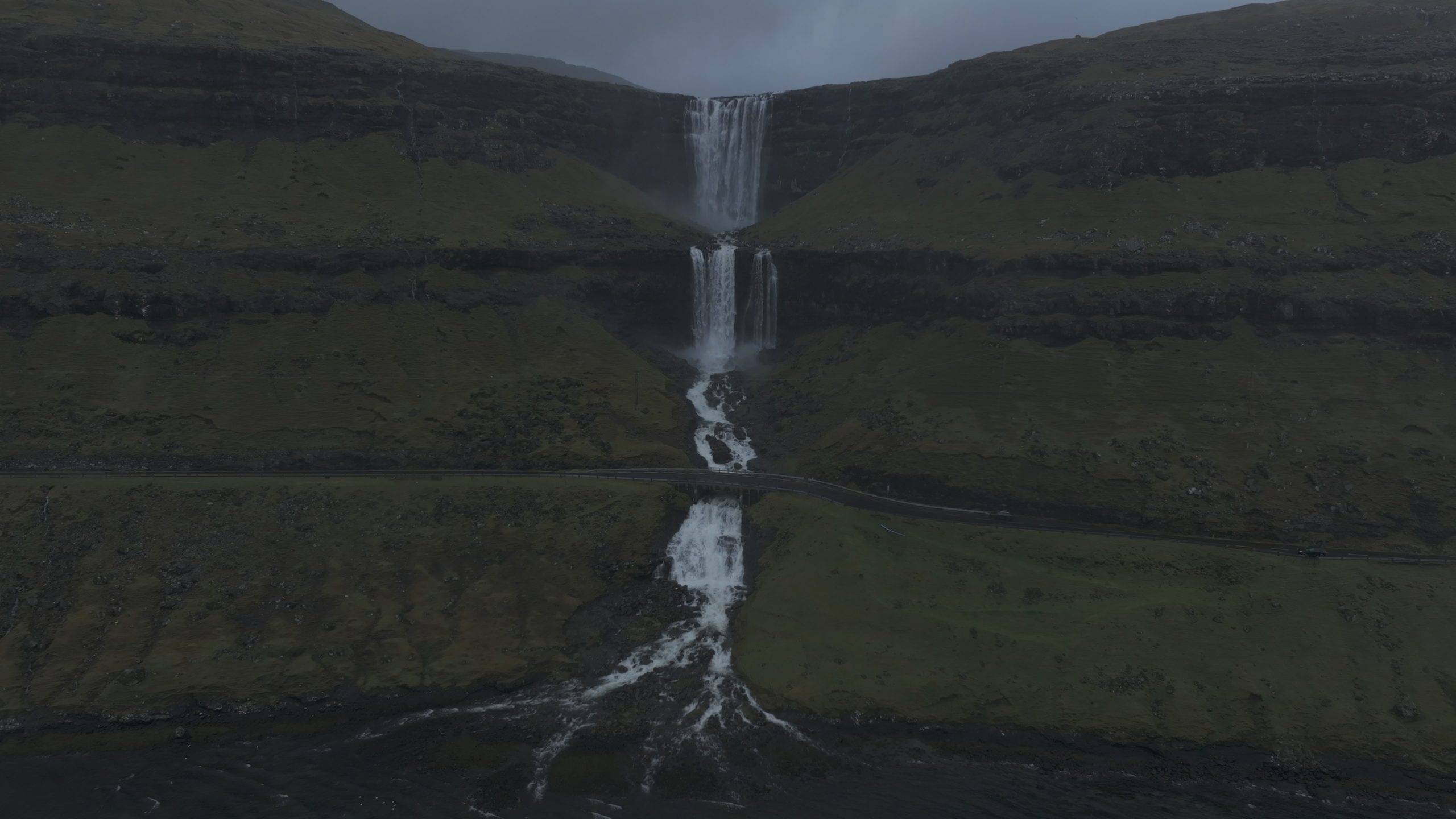 Fossá Waterfall - (Video) - (Autumn)