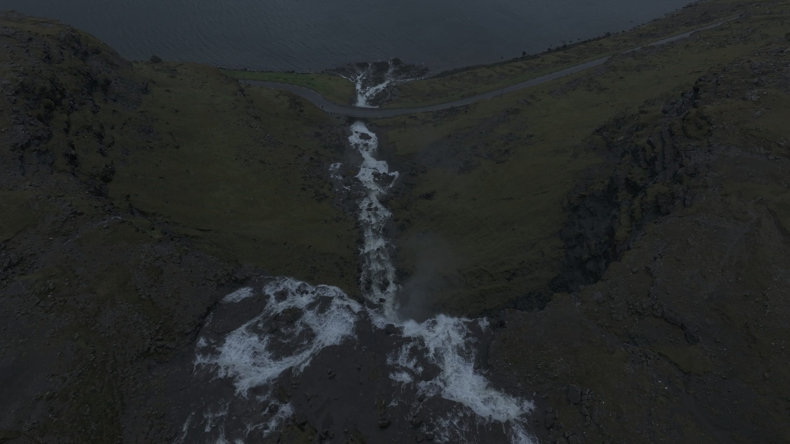 Fossá Waterfall - (Video) - (Autumn)