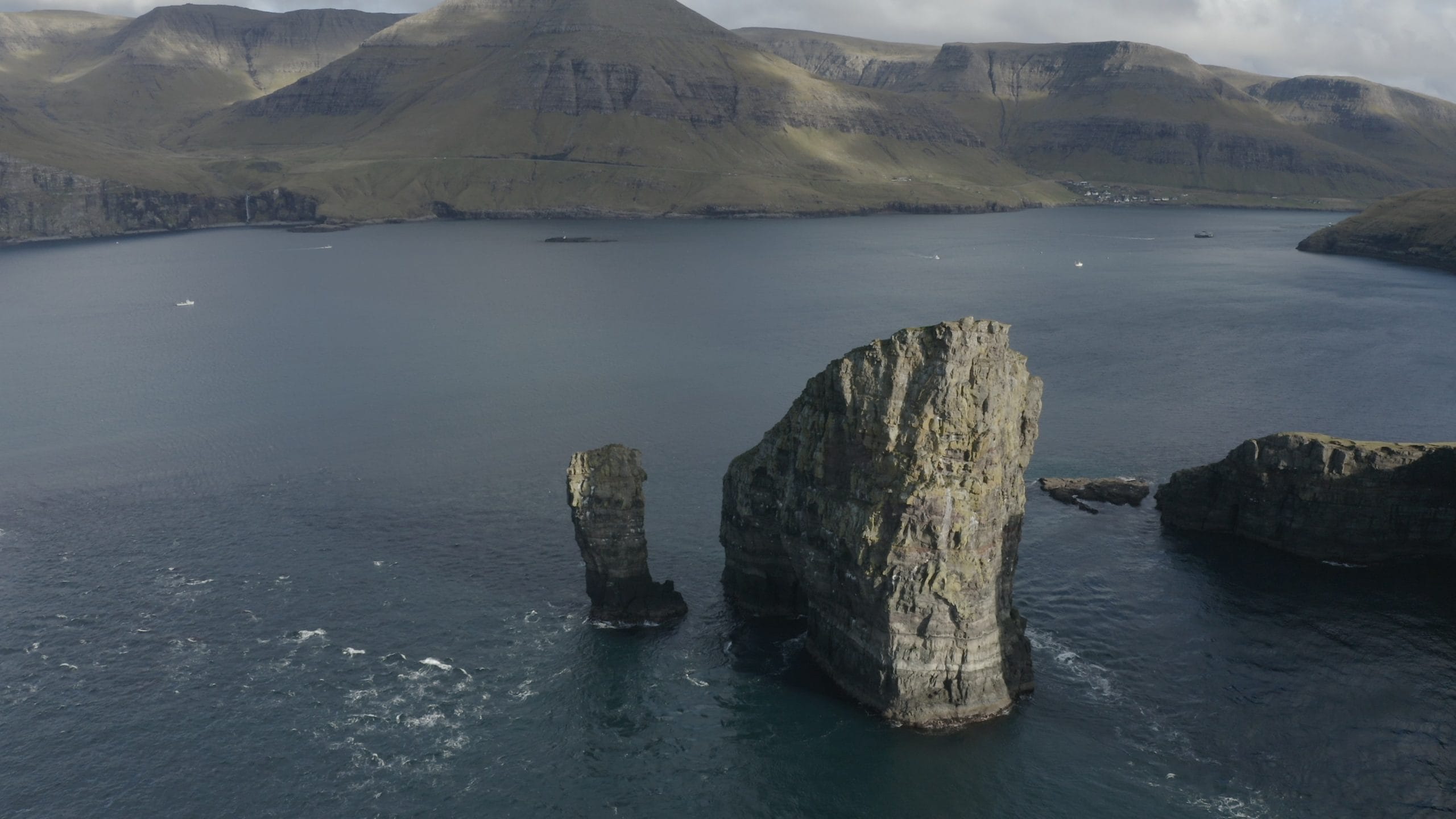 Drangarnir - Nature - (Video) - (Autumn)