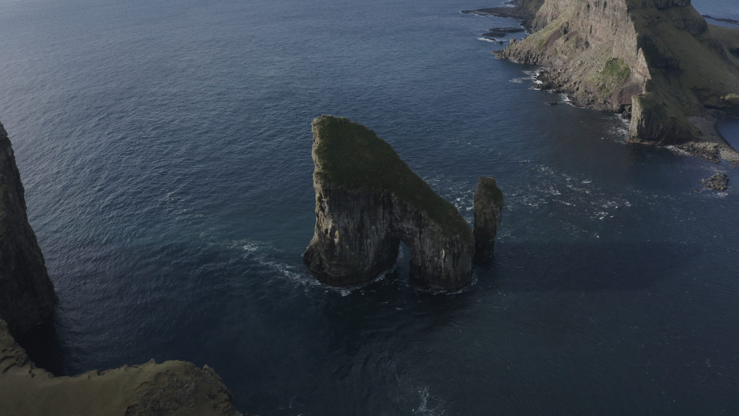 Drangarnir - Nature - (Video) - (Autumn)