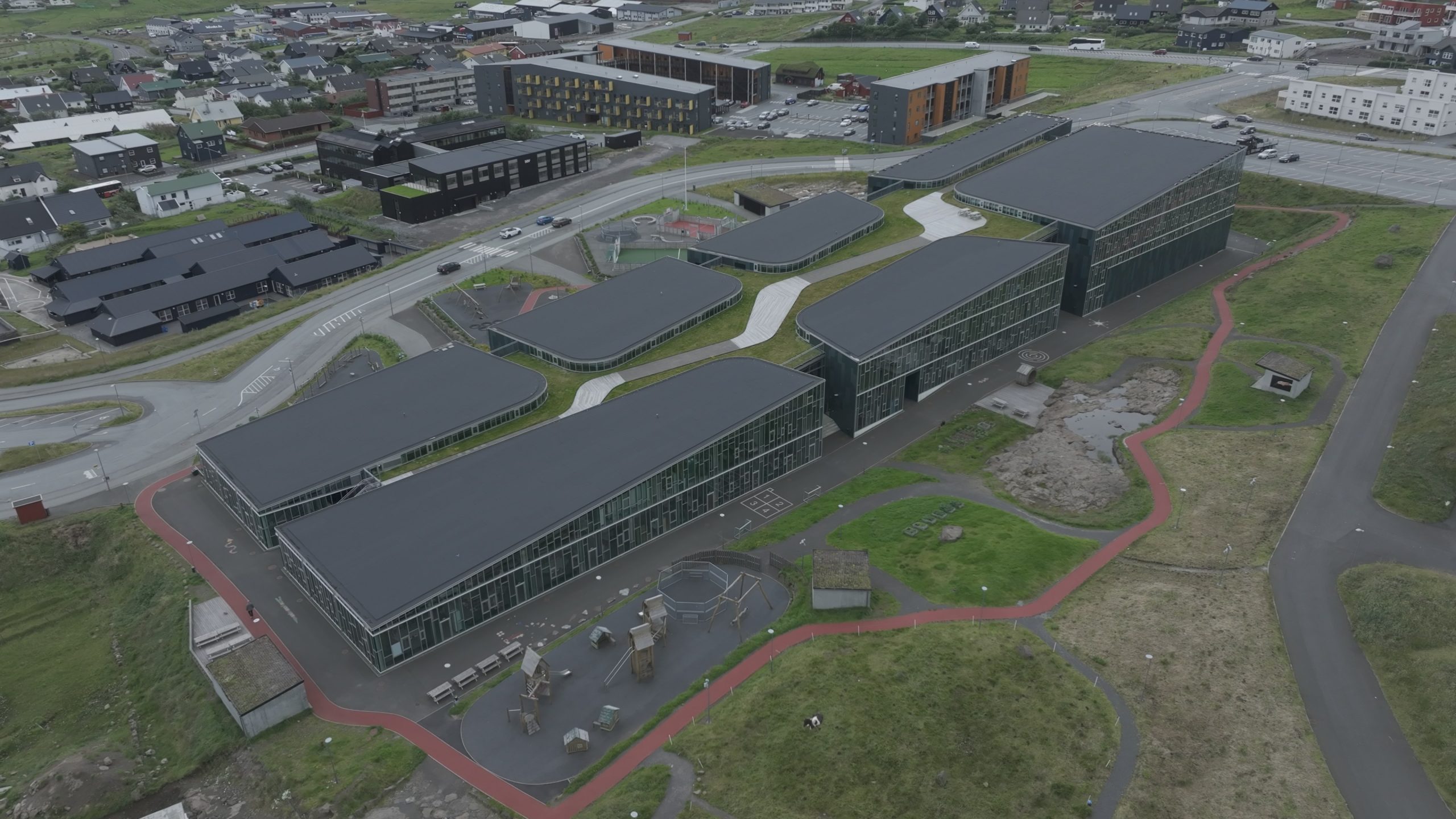 Skúlin á Fløtum - Tórshavn - (Video) - (Summer)