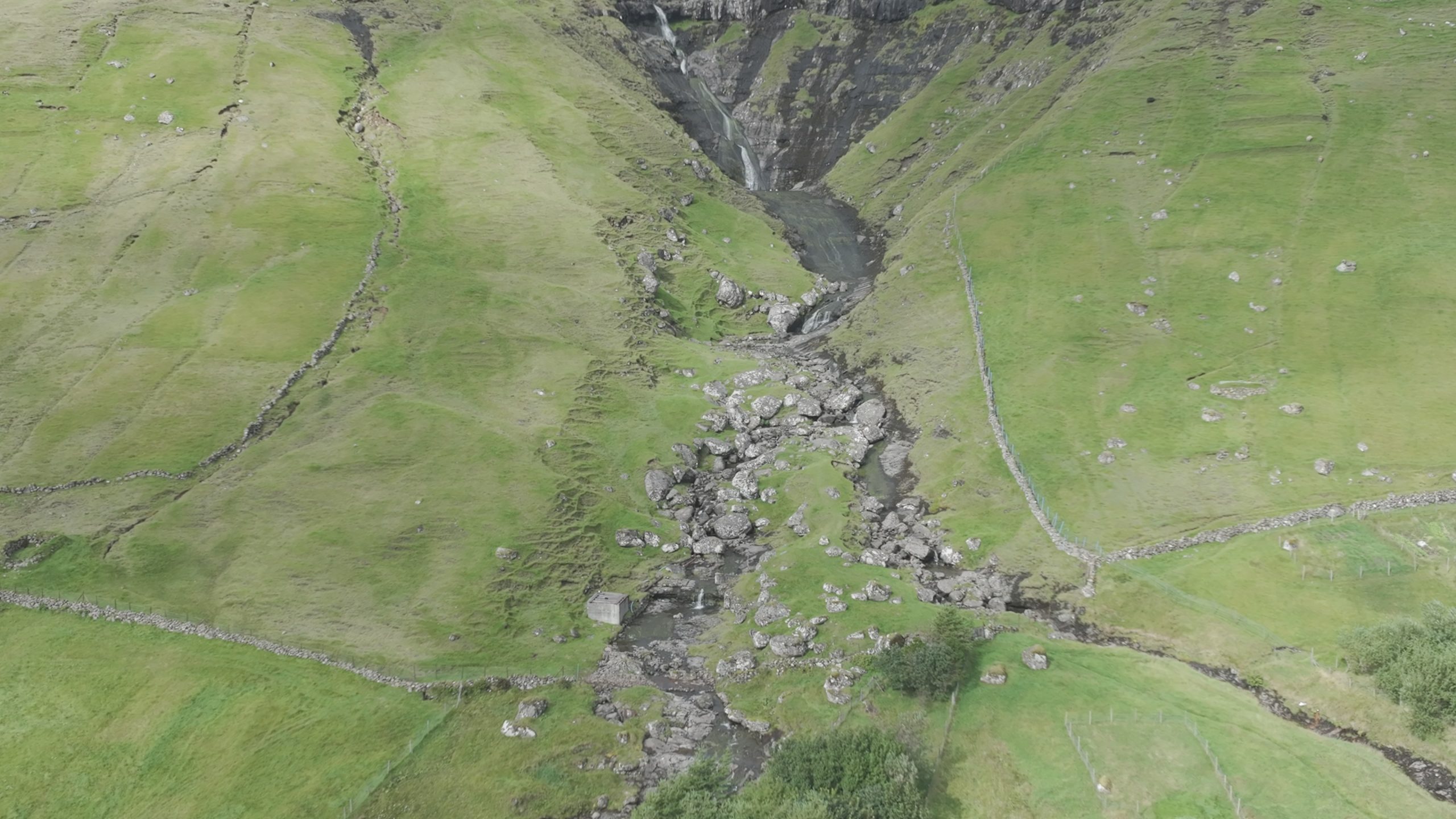 Á Fossi - Kollafjørður - (Video) - (Summer)