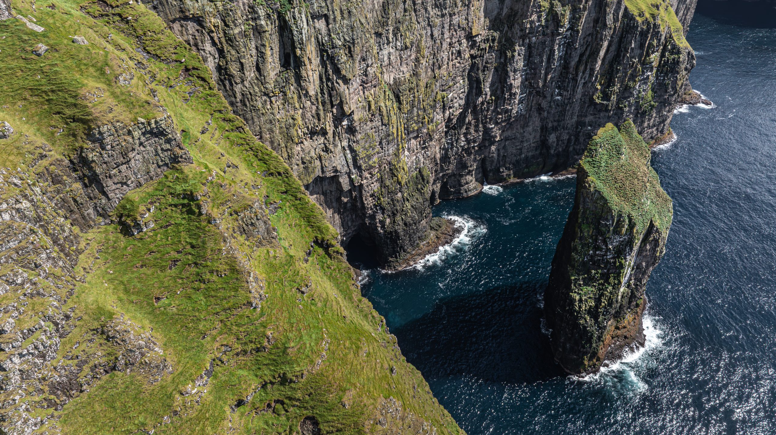 Ásmundarstakkur - (Photo) - (Summer)