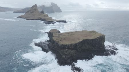 Tindhólmur - Nature - (Video) (Spring)