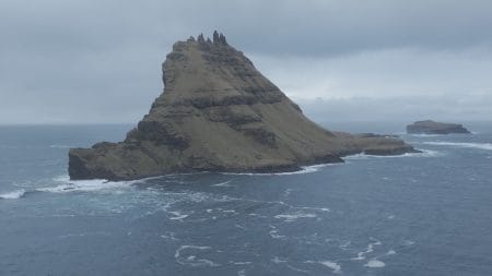 Tindhólmur - Nature - (Video) (Spring)