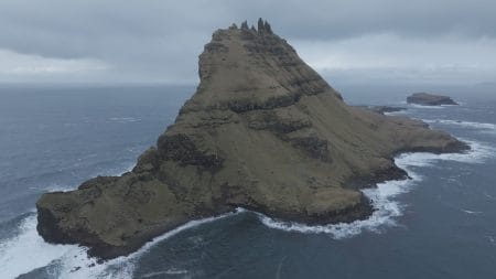 Tindhólmur - Nature - (Video) (Spring)